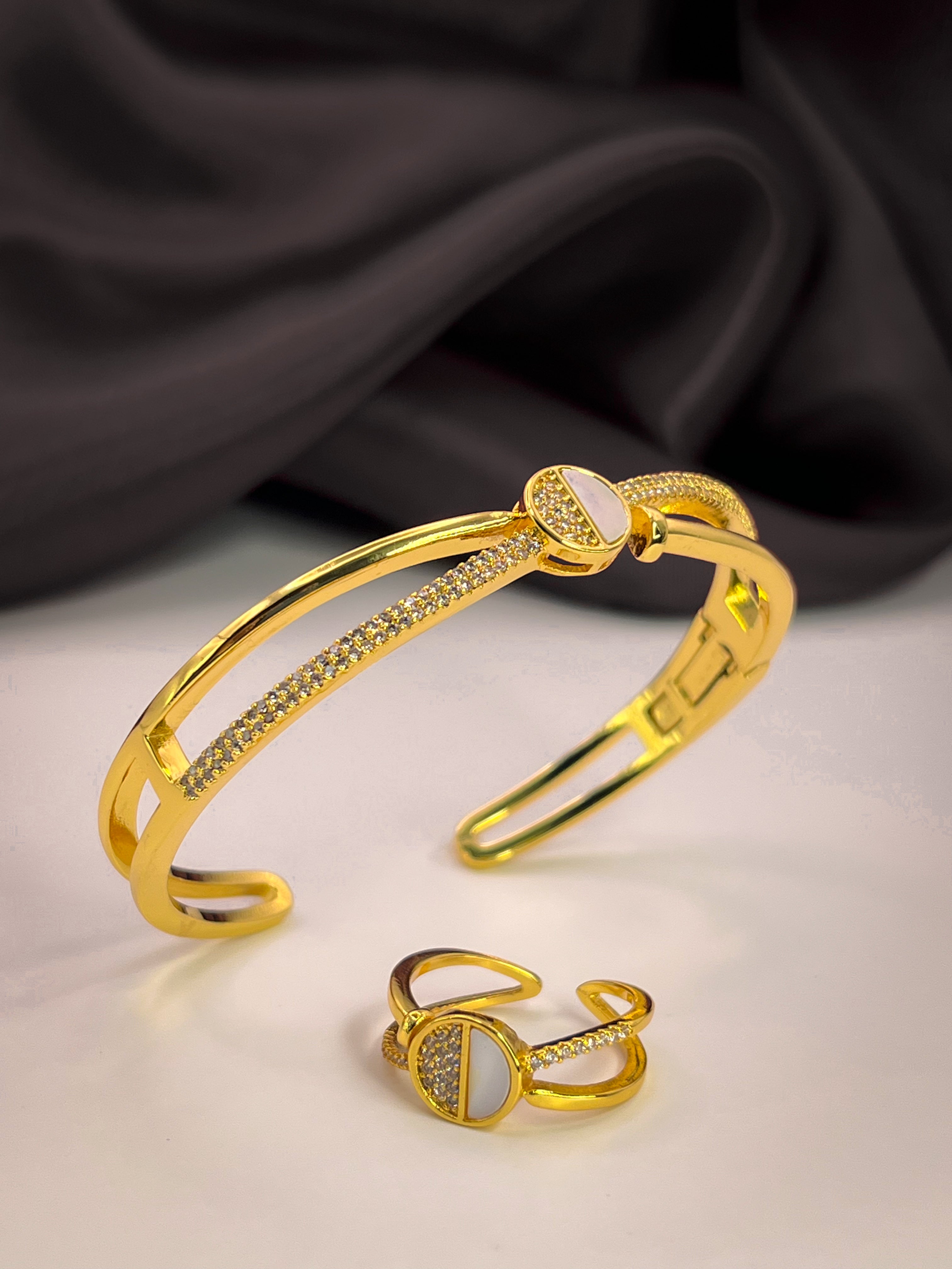 She Ivory Set - VSKY